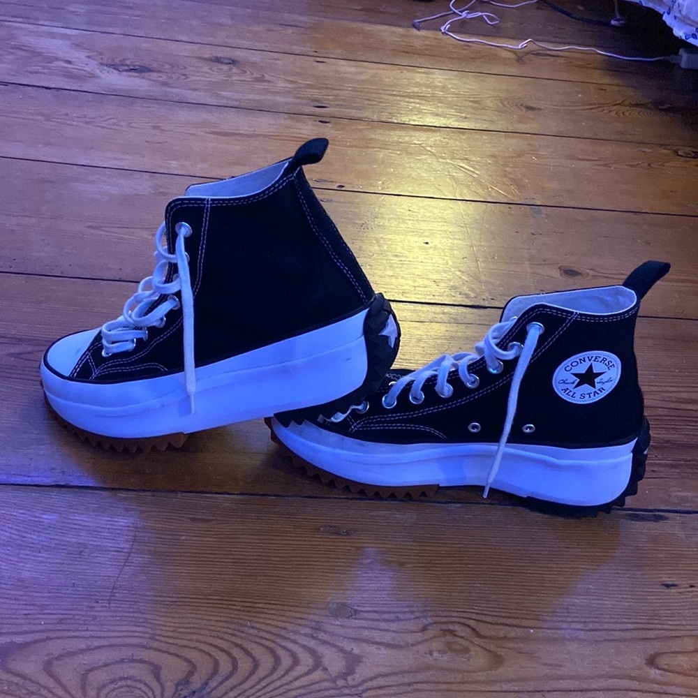 Run Star Hike Platform Converse. Size 9. Gem